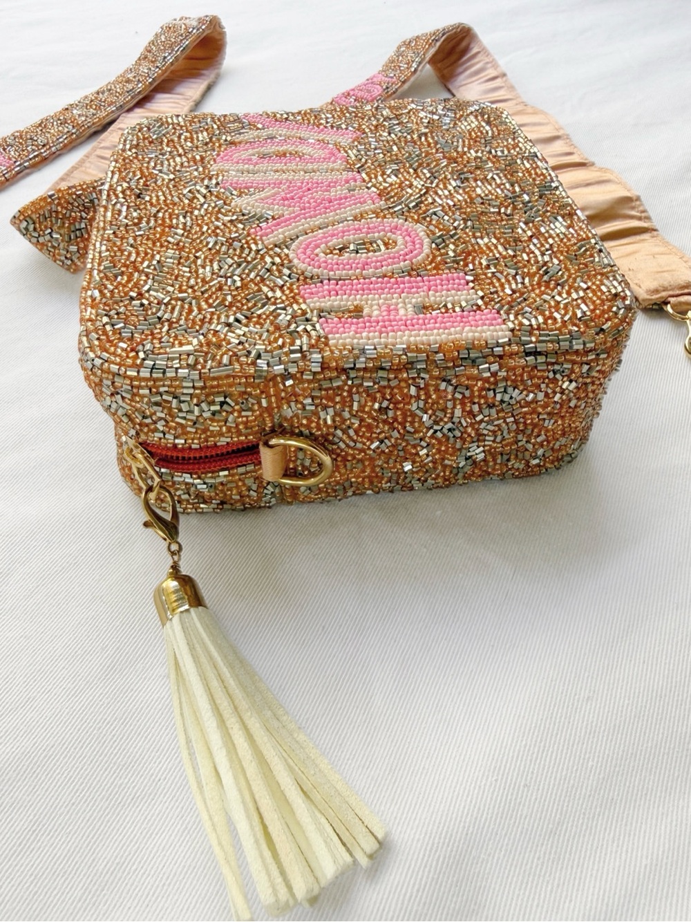 โHowdyโ Beaded Crossbody Purse - Picture 5 of 10